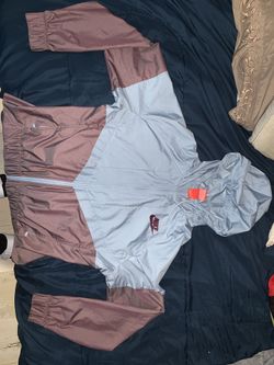 Womens Nike windbreaker size (M)