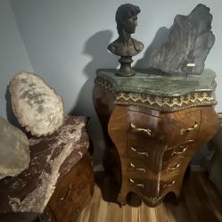 18TH CENTURY ROCOCO STYLE BOMBE-SHAPED DRAWER CHEST