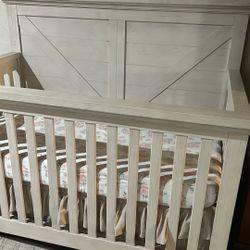 Baby crib almost new original wood
