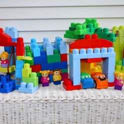 Vintage Mega Blocks / Extra Large Beginner LEGOs Building Set #3 - Treehouse With People and Swing and Interchangeable Cars 