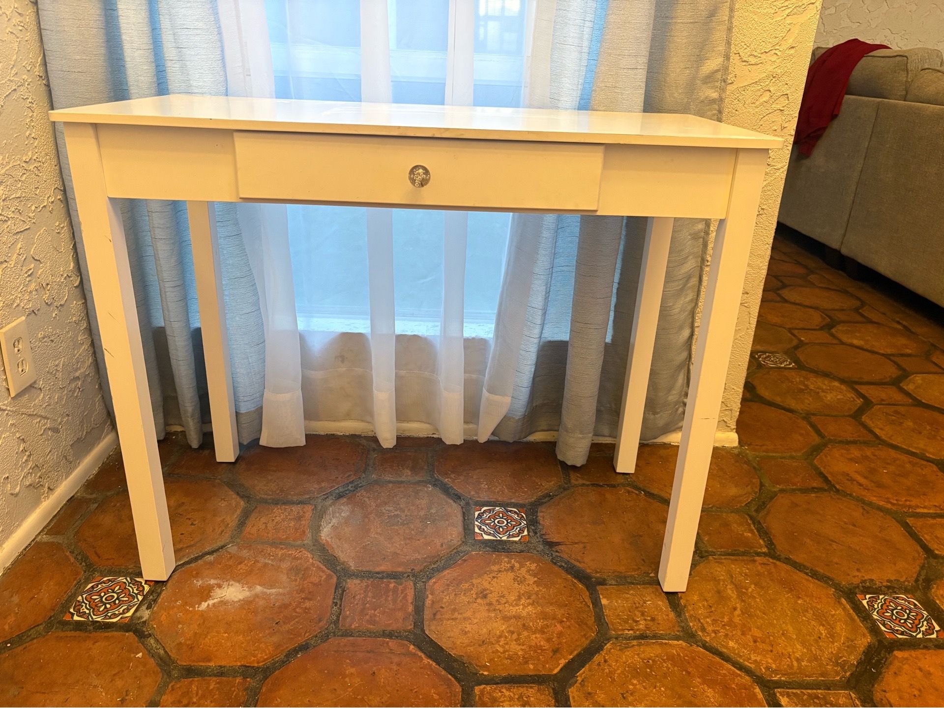 Small desk/vanity