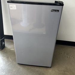 Magic Chef Mini Fridge 