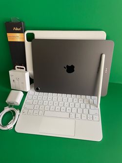 Apple IPad Air 5th Generation (10.9” Liquid Retina/ M1 chip / 2022 Model) 64GB with pen, keyboard case & Accessories (256gb $479)