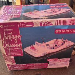 Inflatable vintage cruiser floating island