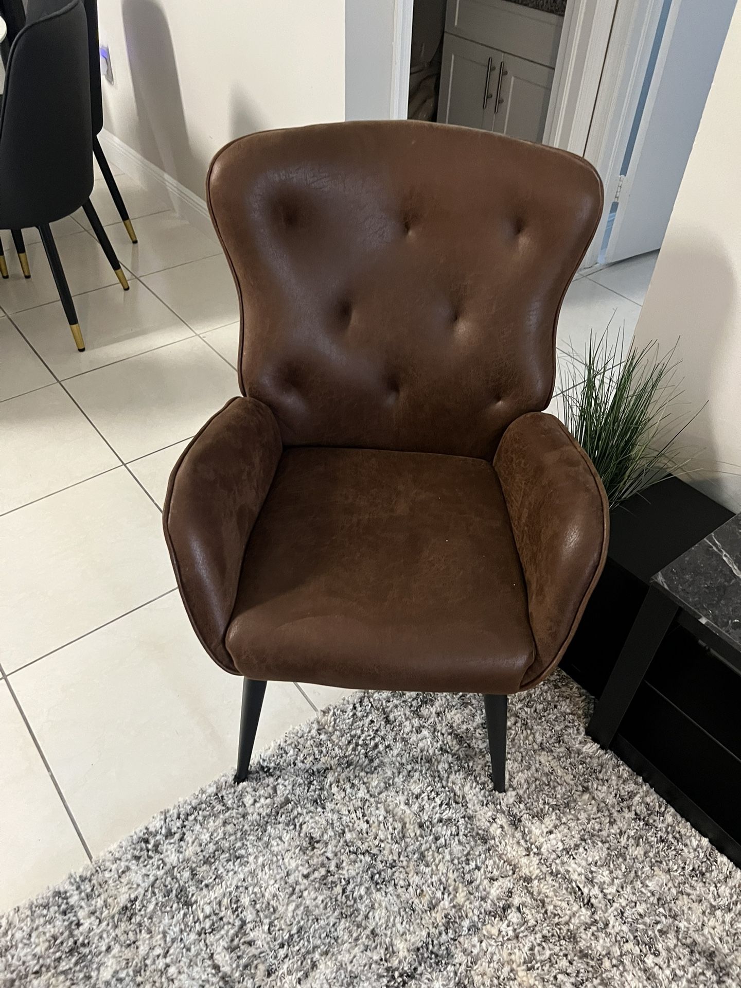 Modern Faux Leather Accent Chair – Tufted High Back