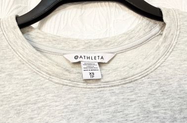 Like New Athleta Sweatshirt With Style Size XS
