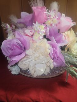 Exquisite Glass Vase With Silk Flowers &Diamond 💎 Shaped Crystals