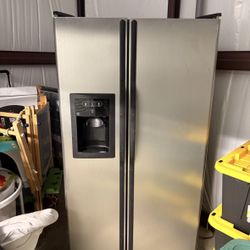 GE Stainless Steel Side By Side Refrigerator 