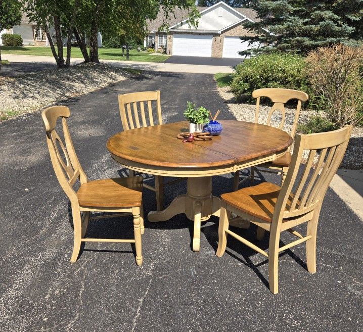 Table And Chairs 