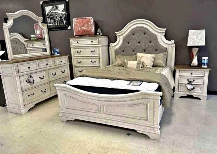 Realyn 4 Pieces Bedroom Set By Ashley