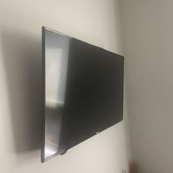 Westinghouse 45 In Roku Tv + Roku Remote + Wall Mount 