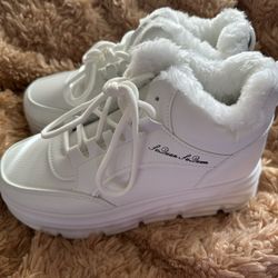 Chunky White Fluffy Boots Women’s 9.5