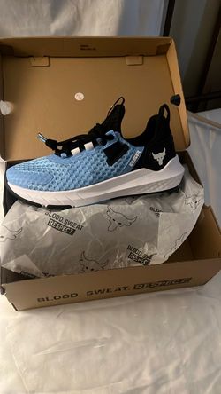 Tennis shoes