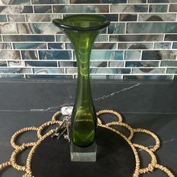 VINTAGE MID CENTURY ASEDA SWEDEN ART GLASS GREEN SQUARE BASE 12" VASE