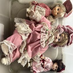 1950s Dolls And Clown Decor 