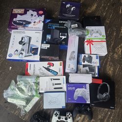 Lot Of ControllersGamming Accessories 