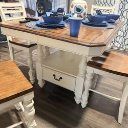 Kitchen table set with 4-6  chairs