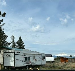 Toy hauler travel trailer