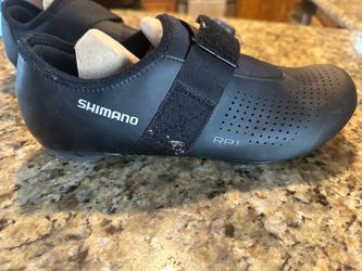 Shimano bike shoes, barely used no tears no rips no cut no bruises