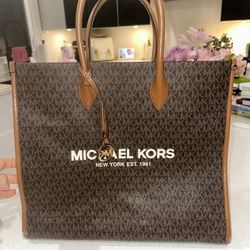 Michael Kors Large Tote 