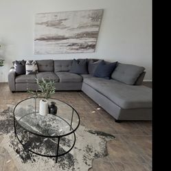 TODAY/TOMORROW Only! Living room Sectional Couch 