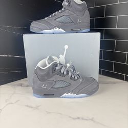 Ds wolf grey size 5.5Y $250