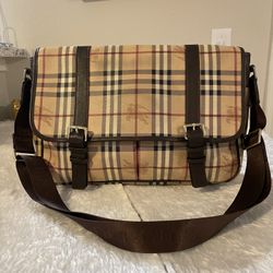 Burberry Beige/Brown Leather And Haymarket Check Coated Canvas Alchester Satchel  It is made from a mix of Haymarket Check canvas and brown leather. F