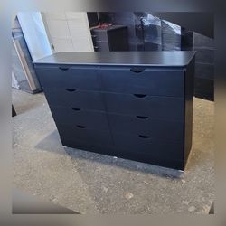 Eight drawers dresser with rails