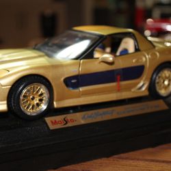 Maisto Gold Corvette 
