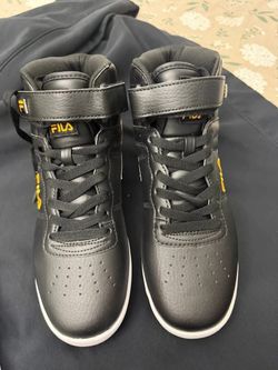 Tenis Fila Nuevos #7.5 de hombre
