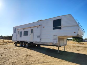 RV 5TH WHEEL 38.FT