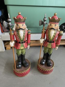 2 Nutcrackers Soldier