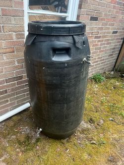 Rain barrel with 2 spigots