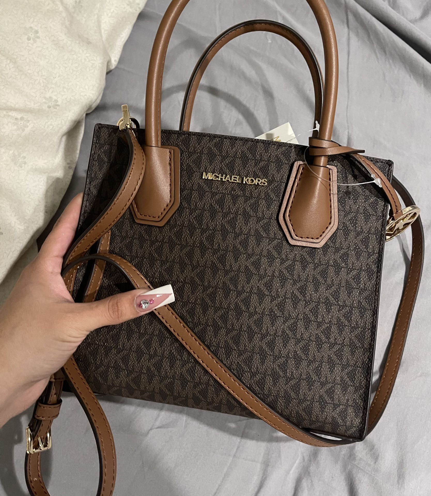 New Michael Kors Crossbody for Sale in Long Beach, CA - OfferUp
