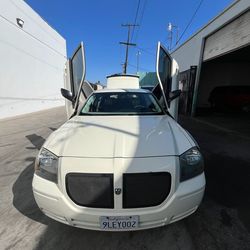 2005 Dodge Magnum SE
