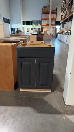 24" vanity cabinet clearance