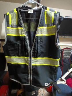 Black High‑Visibility Safety Vest – Reflective – ONYX