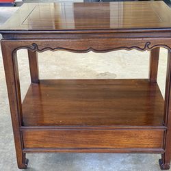 Pair of  Vintage Henredon end tables or nightstands