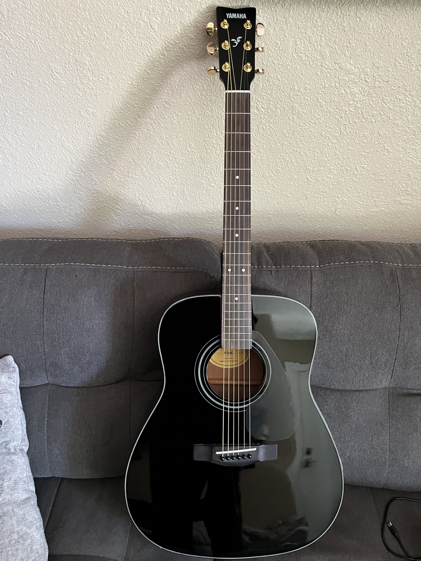 YAMAHA F335 Guitar