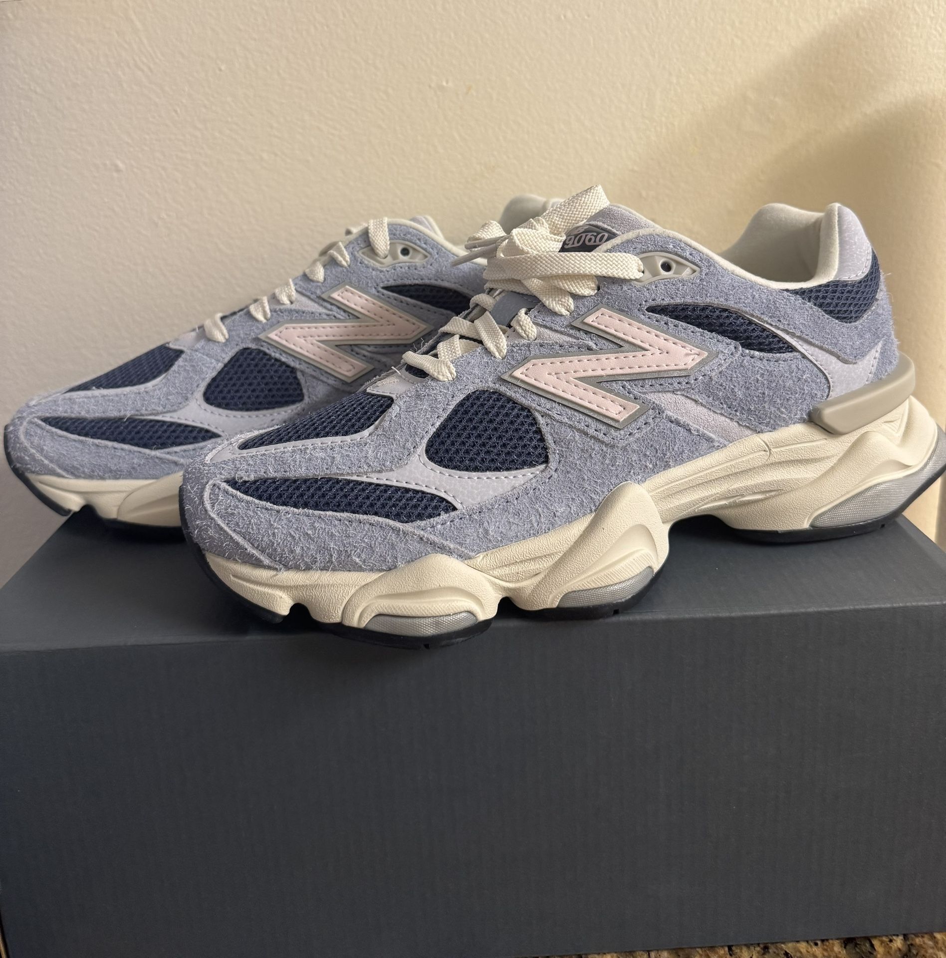 New Balance 9060 - 7 1/2 M - 9 W