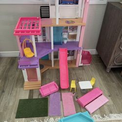 Barbie Dreamhouse excellent condition