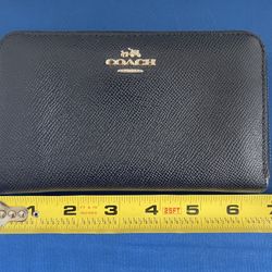 Women’s Coach Navy blue zippered pebbled leather wallet. In Jupiter 