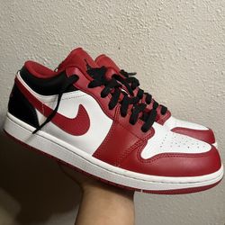Air Jordan 1 Low Reverse Black Toe 