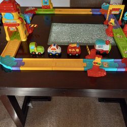 VTech Play set with music and lights. Cars and train.