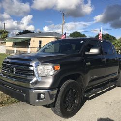 2017 TOYOTA TUNDRA SR5
