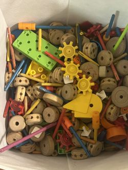Bin full of Tinker Toys!