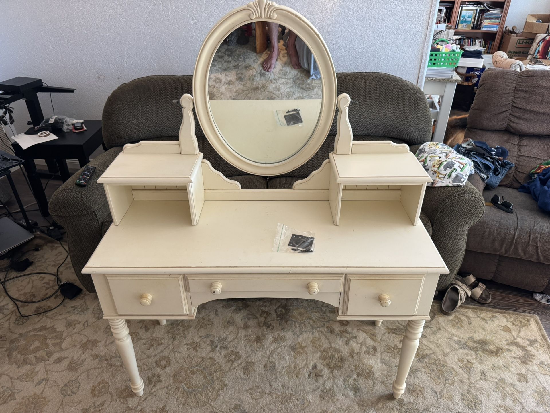 Ethan Allen Girls Vanity w/Mirror