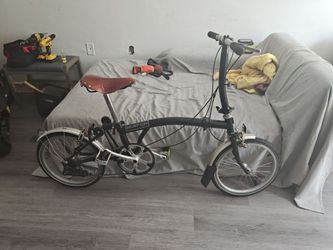 Brompton c line  Folding Bike two speed in good condition only used once asking $900 make me an offer