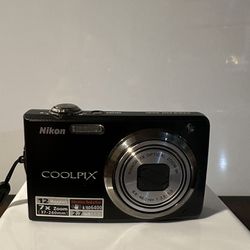 Nikon Coolpix S630 12MP Digital Camera with 7x Optical Vibration Reduction (VR) Zoom and 2.7 inch LCD (Jet Black)
