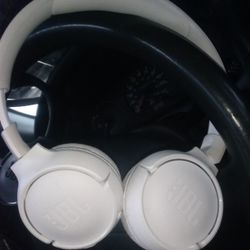 JBL white .wireless. head phones